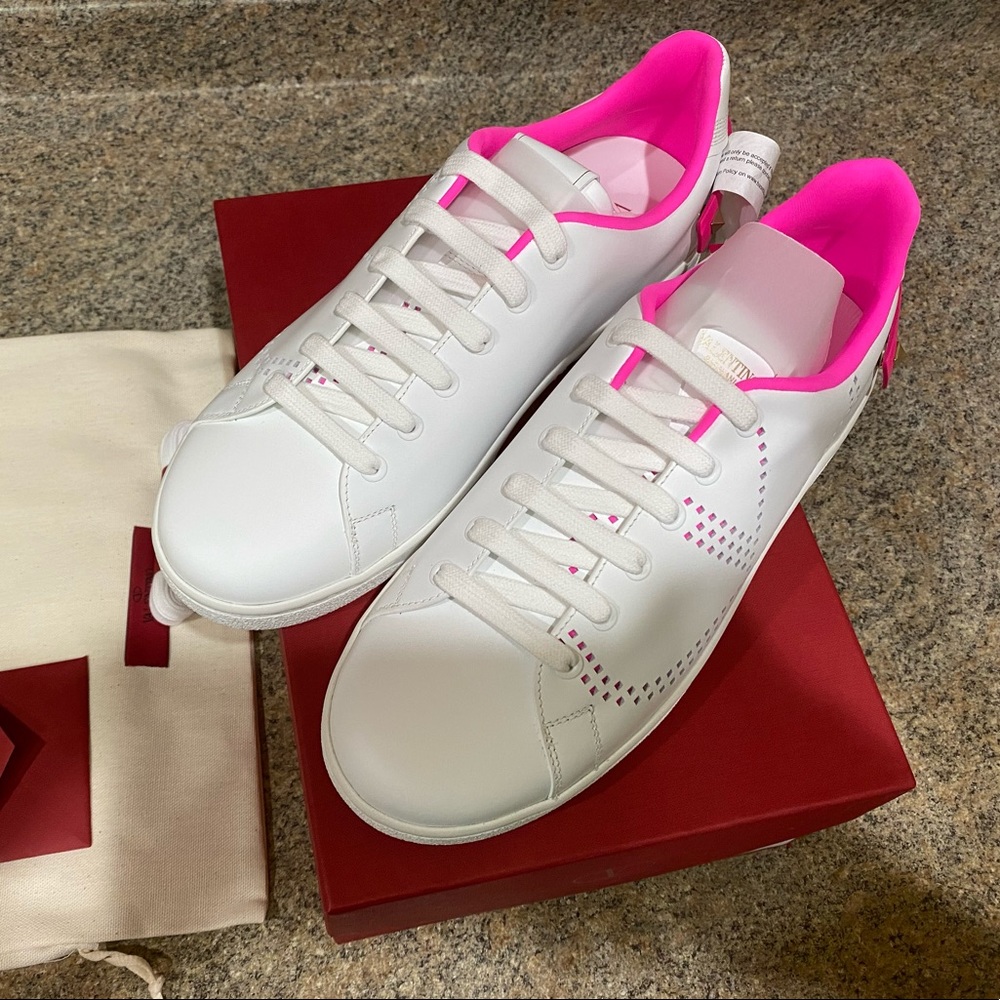 Authentic Valentino Garavani BACKNET sneakers